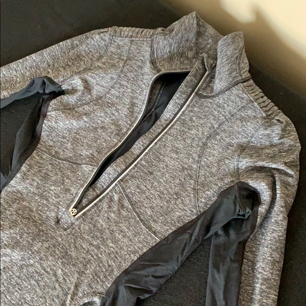 Lululemon light weight pullover.